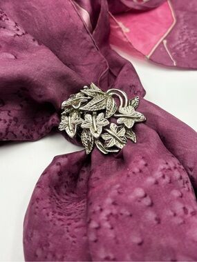 Vintage Silver Tone Ivy Leaf Wreath Scarf Clip • Botanical Scarf Ring
